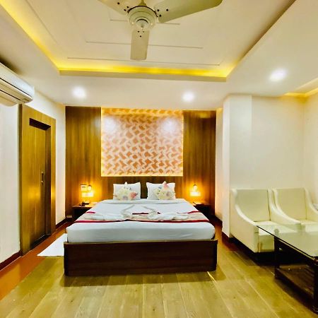 Hotel Ajay International Allāhābād Junction Екстериор снимка