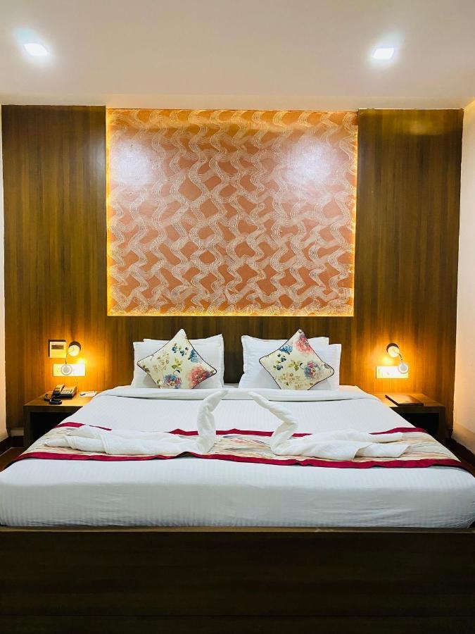 Hotel Ajay International Allāhābād Junction Екстериор снимка