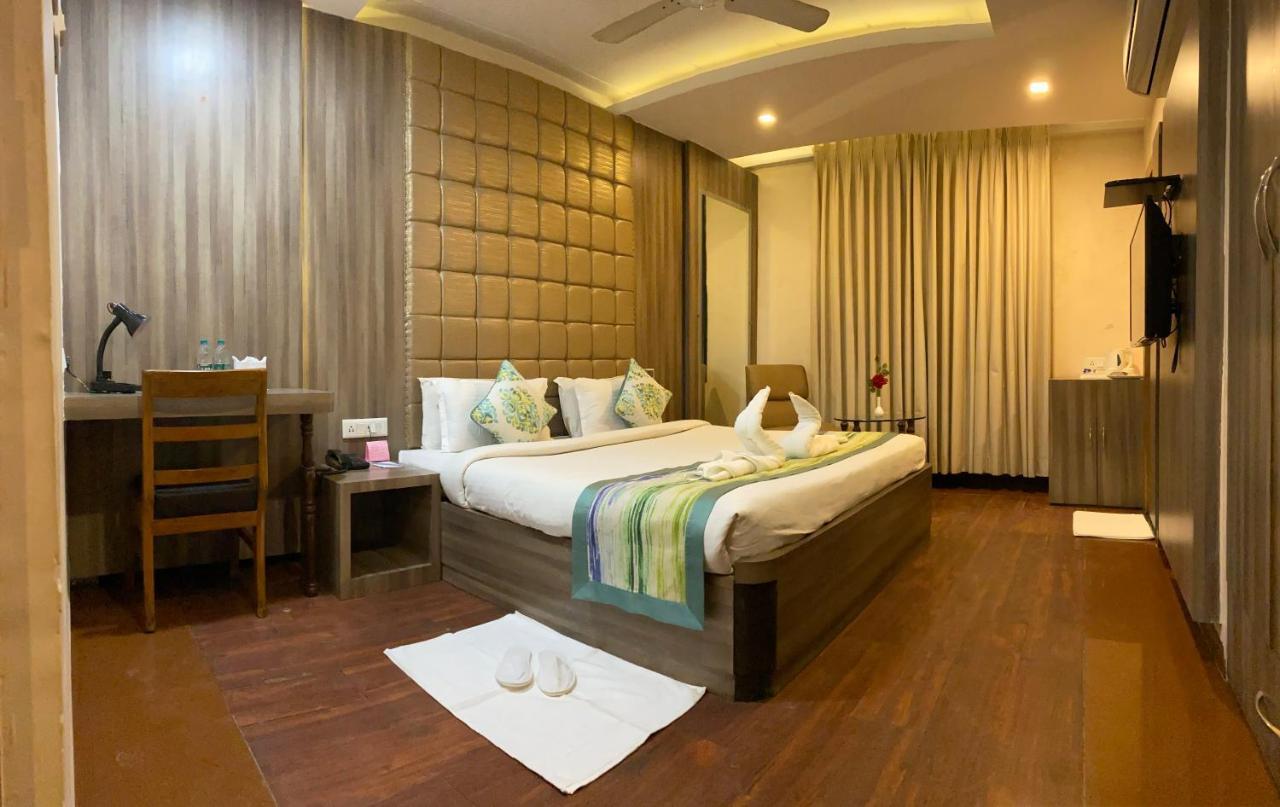 Hotel Ajay International Allāhābād Junction Екстериор снимка
