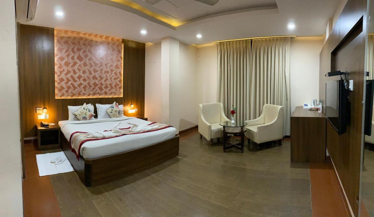 Hotel Ajay International Allāhābād Junction Екстериор снимка