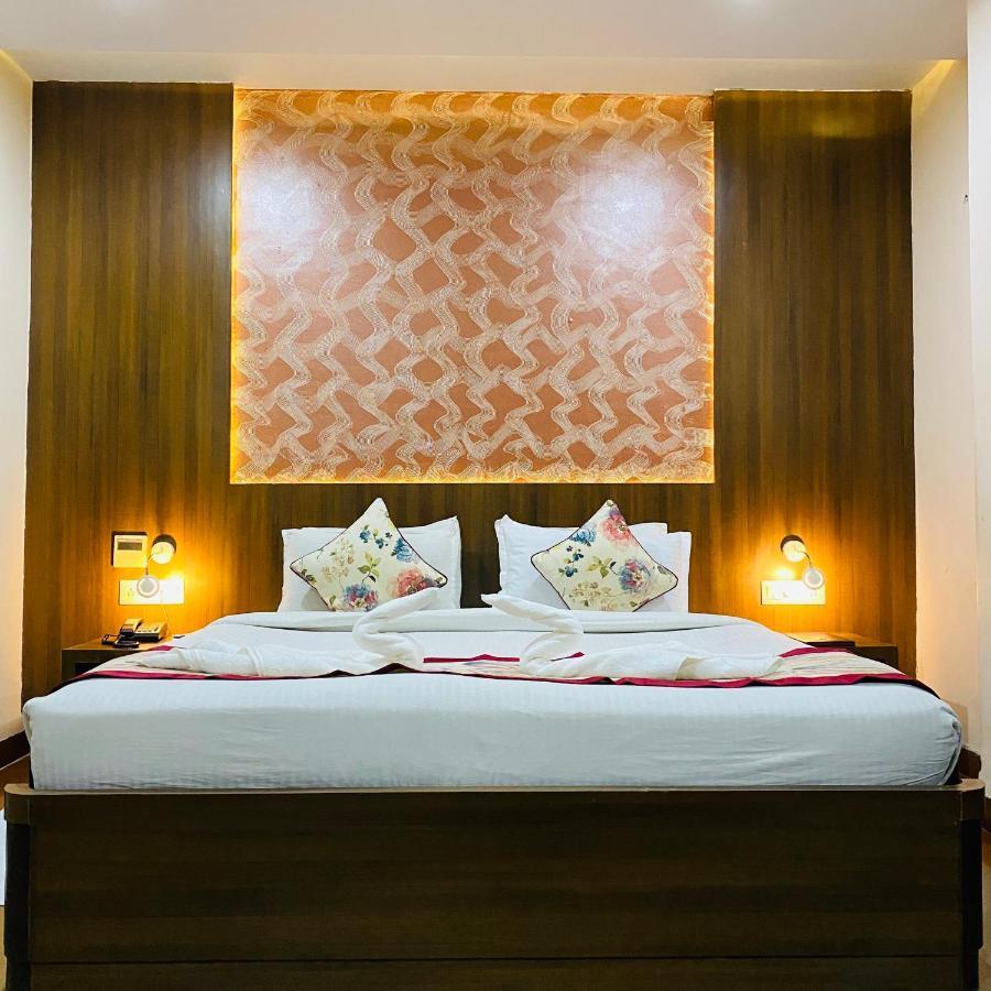 Hotel Ajay International Allāhābād Junction Екстериор снимка