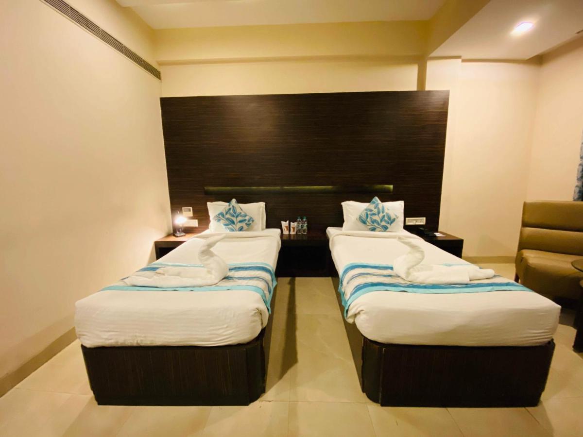 Hotel Ajay International Allāhābād Junction Екстериор снимка