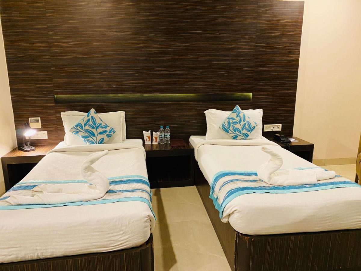 Hotel Ajay International Allāhābād Junction Екстериор снимка