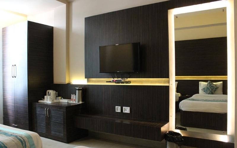 Hotel Ajay International Allāhābād Junction Екстериор снимка