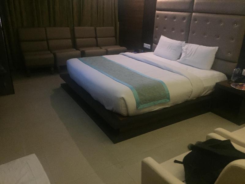 Hotel Ajay International Allāhābād Junction Екстериор снимка
